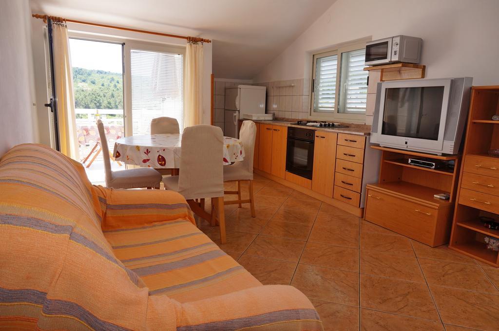 Apartments Ivona Lumbarda Bilik gambar